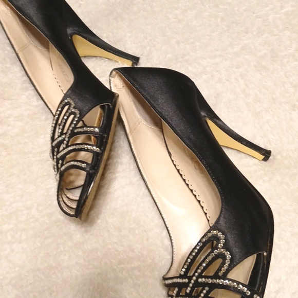 CAPARROS EVENING PUMPS - Picture 4 of 5